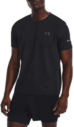Magliette Under Armour UA SEAMLESS STRIDE SS-BLK